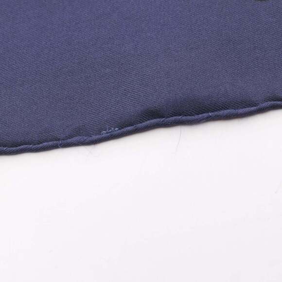 HERMES White Silk Scarf - Picture 4 of 7